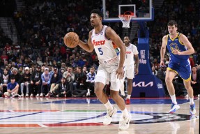 爱游戏-巴特勒重要时刻晋级下一阶段，独行侠带队取胜！赛场气氛高涨(2020赛季巴特勒在哪个队)