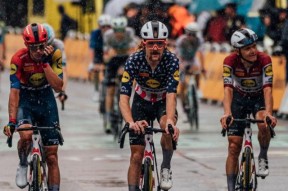 爱游戏-棒球预选赛上演强强对话，云贵猎隼队翻盘徽州银狐队，战术调整见效；全面提速抢占先机的简单介绍